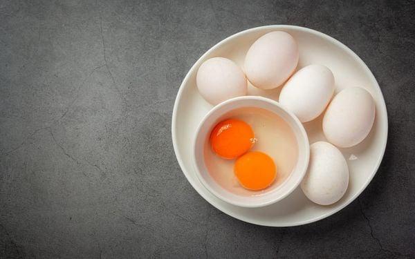 Trứng vịt bao nhiêu calo? Ăn nhiều trứng vịt có tốt không?