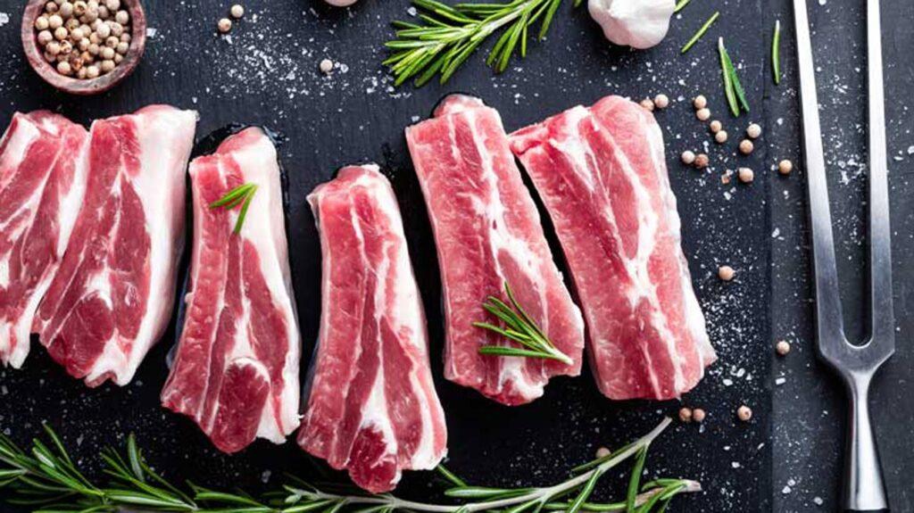 Bao nhiêu calo trong 100g thịt heo? Ăn thịt heo có lợi hay có tác động béo phì?