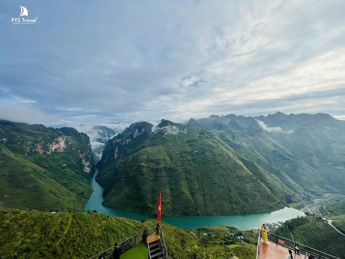 Sông Nho Quế Hà Giang có gì mà thu hút được khách du lịch như thế?