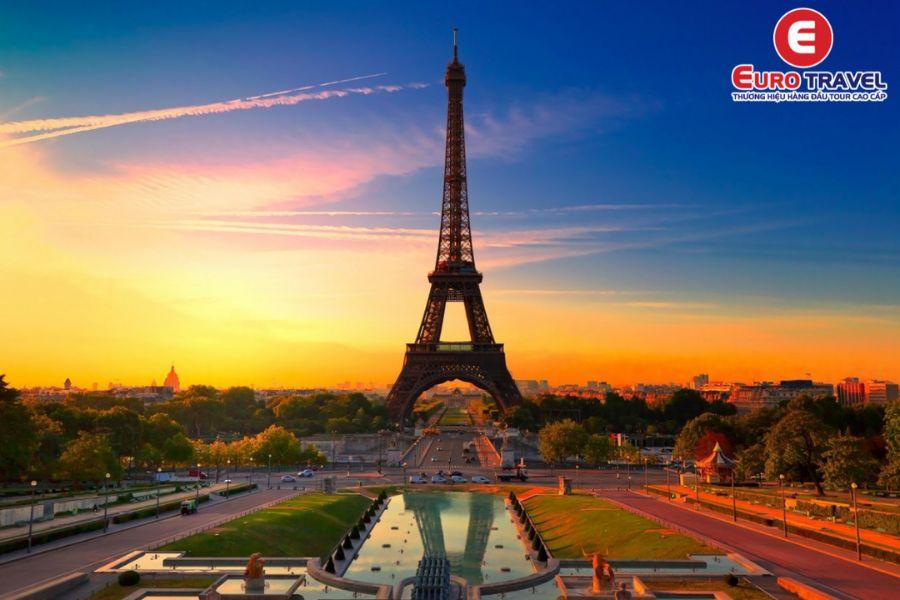 Khám phá Tháp Eiffel – Biểu tượng nổi tiếng của thủ đô Paris nước Pháp