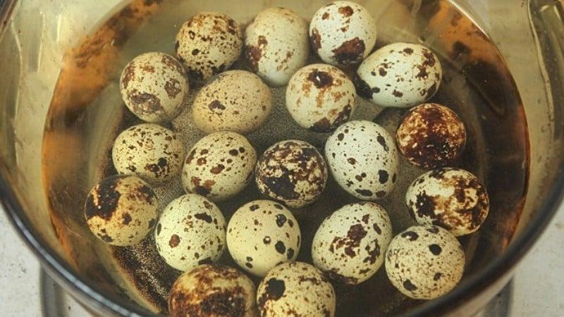 Cách luộc trứng chim cút dễ bóc vỏ, không bị nứt