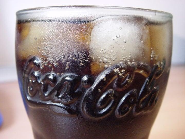 Uống Coca Cola nhiều có tốt không, điều gì xảy ra với cơ thể sau khi uống?