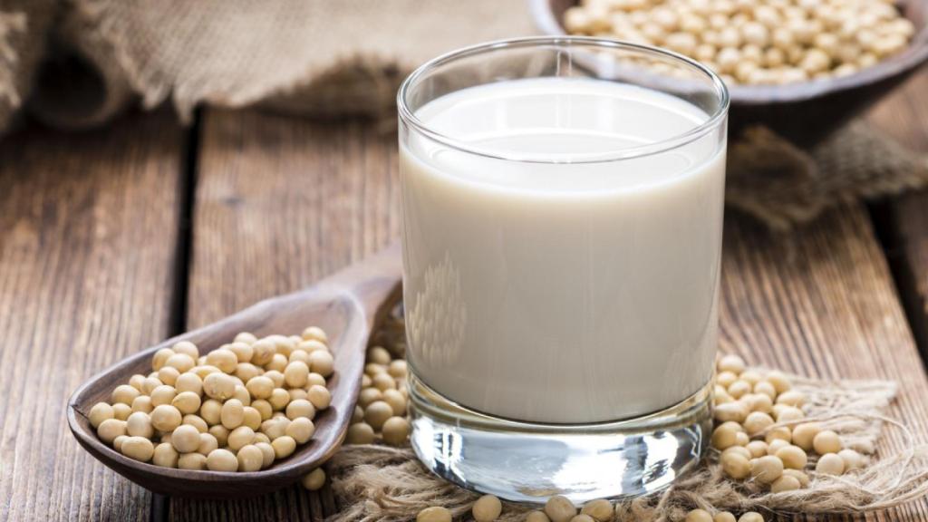 Sự thật về việc uống sữa đậu nành và vòng 1
