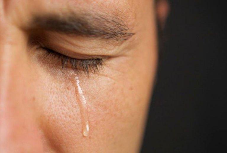 Vì sao khóc xong bị sưng mắt? 7 cách làm hết sưng hiệu quả