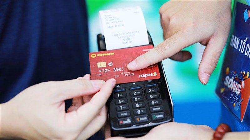 Hướng dẫn 2 cách rút tiền ATM cụ thể và chi tiết nhất