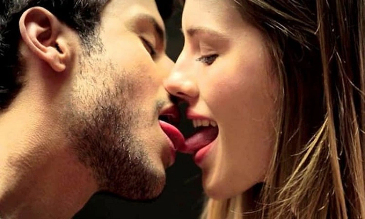 Cảm giác hôn lưỡi thế nào? #6 Tư thế hôn nồng nhiệt